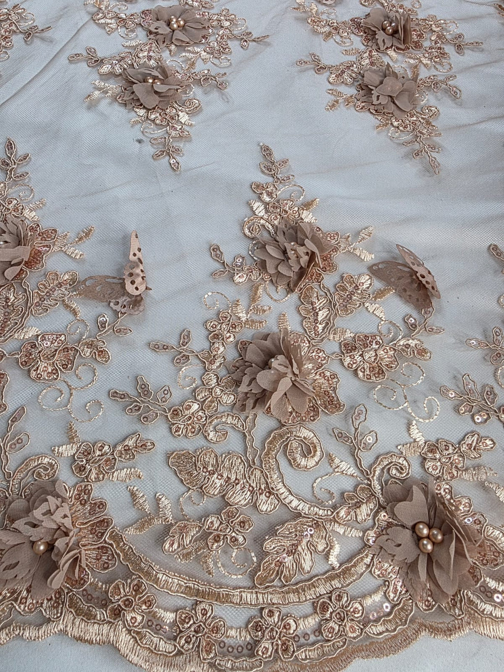 Tul Bordado Con Perlas, Lentejuelas, Mariposas y Flores 3D - HH275 — Palacio Glamour