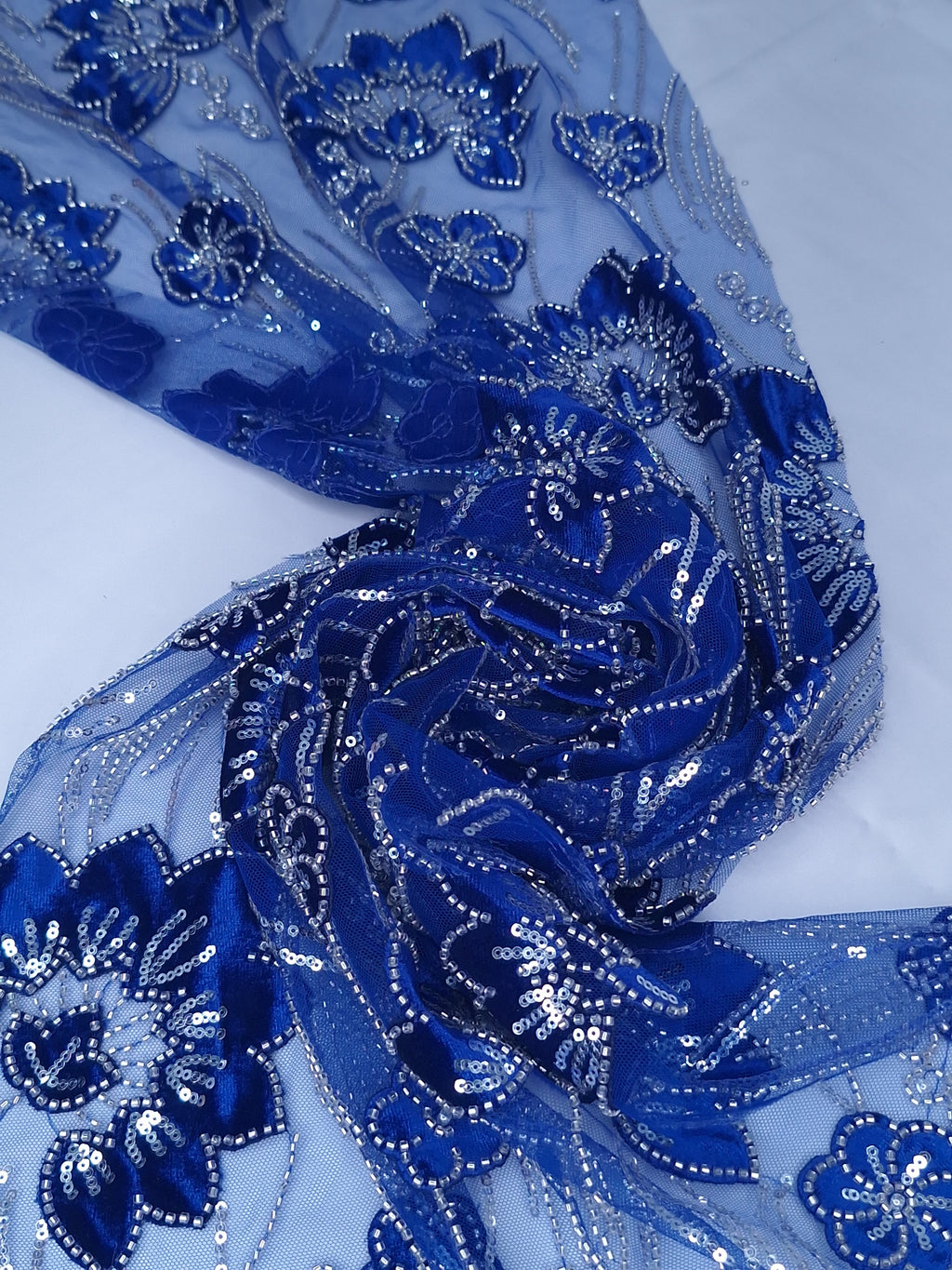 Tul Bordado Con Estampado Floral Aplicaciones de Chaquira Y Lentejuela Color Azul Rey- HH236 — Palacio Glamour