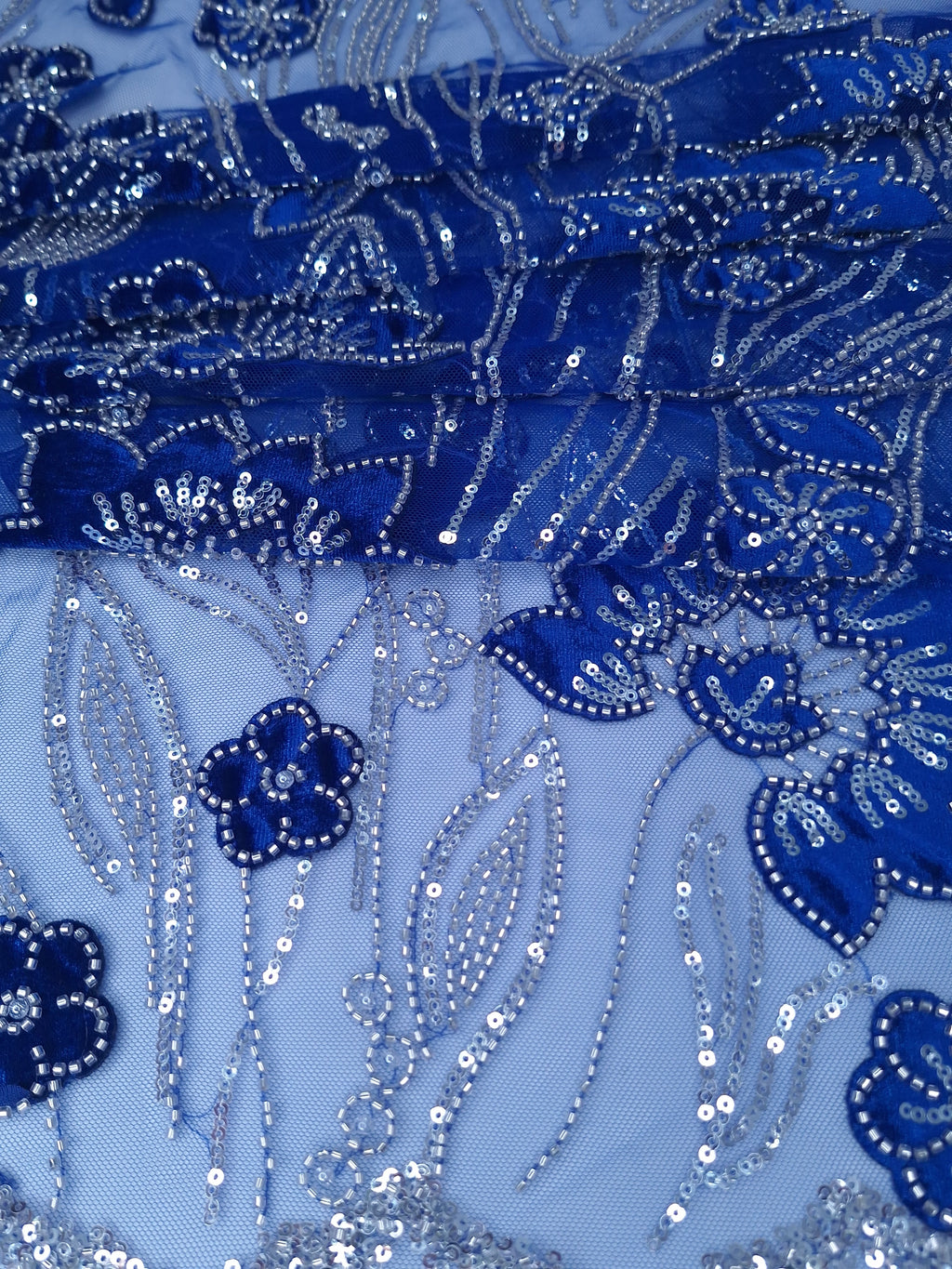 Tul Bordado Con Estampado Floral Aplicaciones de Chaquira Y Lentejuela Color Azul Rey- HH236 — Palacio Glamour