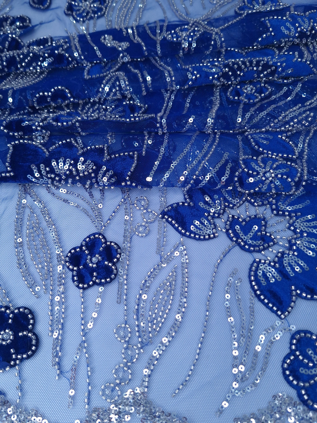 Tul Bordado Con Estampado Floral Aplicaciones de Chaquira Y Lentejuela Color Azul Rey- HH236 — Palacio Glamour