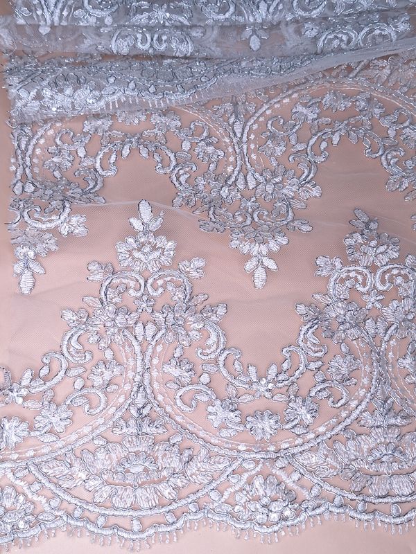 Tul bordado color blanco plata H130 — Palacio Glamour