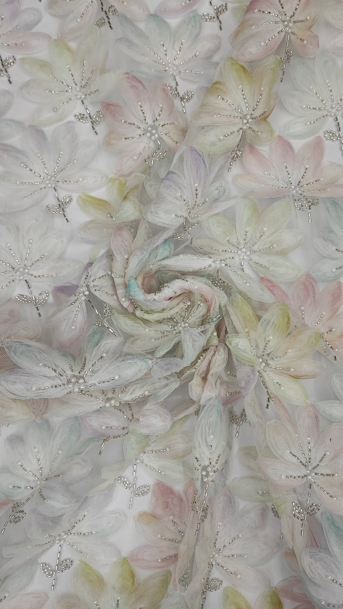 Tul Bordado Floral Con Perlas, Chaquira Y Canutillo Color Verde Oro- HH028 — Palacio Glamour