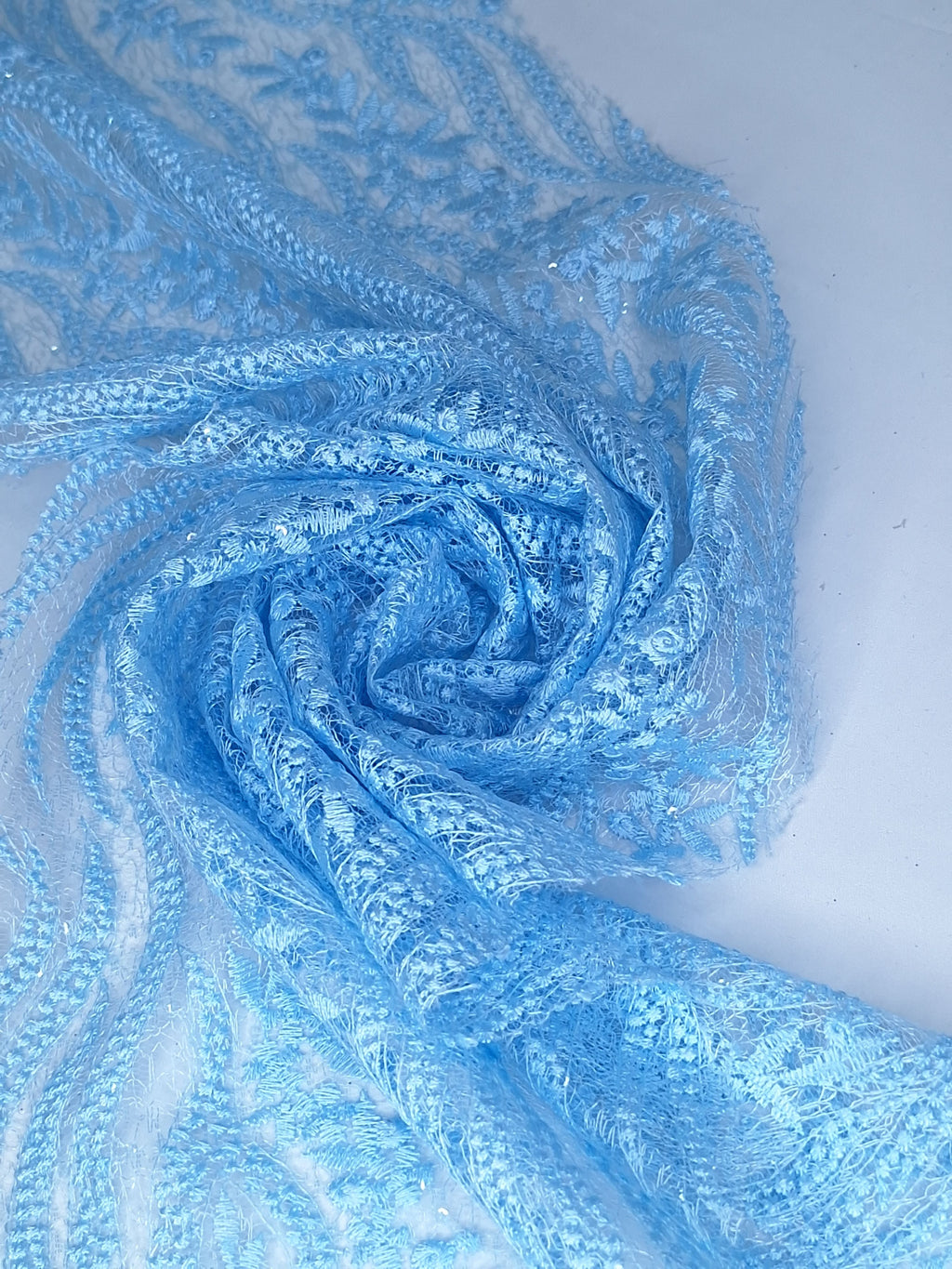 Tul bordado color cielo H084 — Palacio Glamour