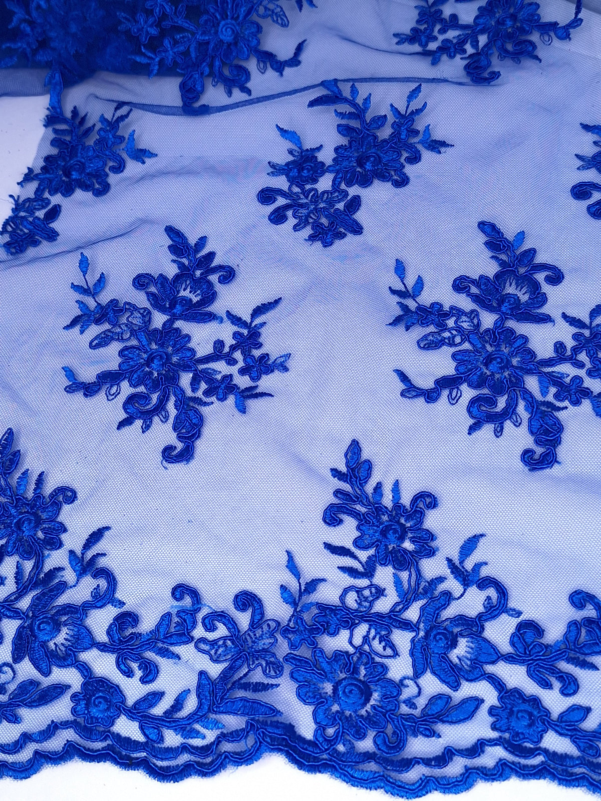 Tul bordado Floral con Orilla Ondulada Color Azul Rey A926 — Palacio Glamour