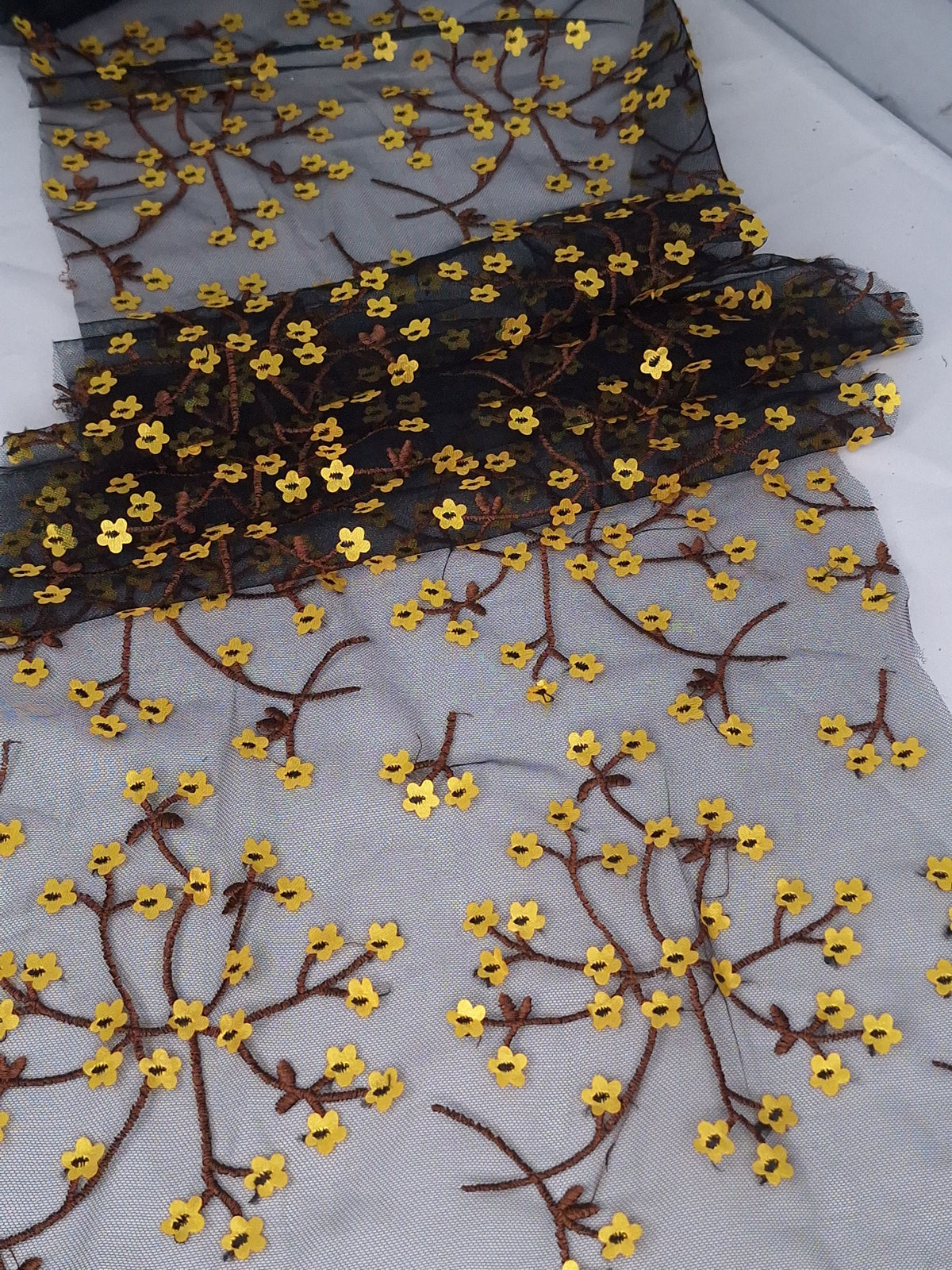 Tul bordado Con Flores 3d Y Ramajes Color Amarillo A621 — Palacio Glamour