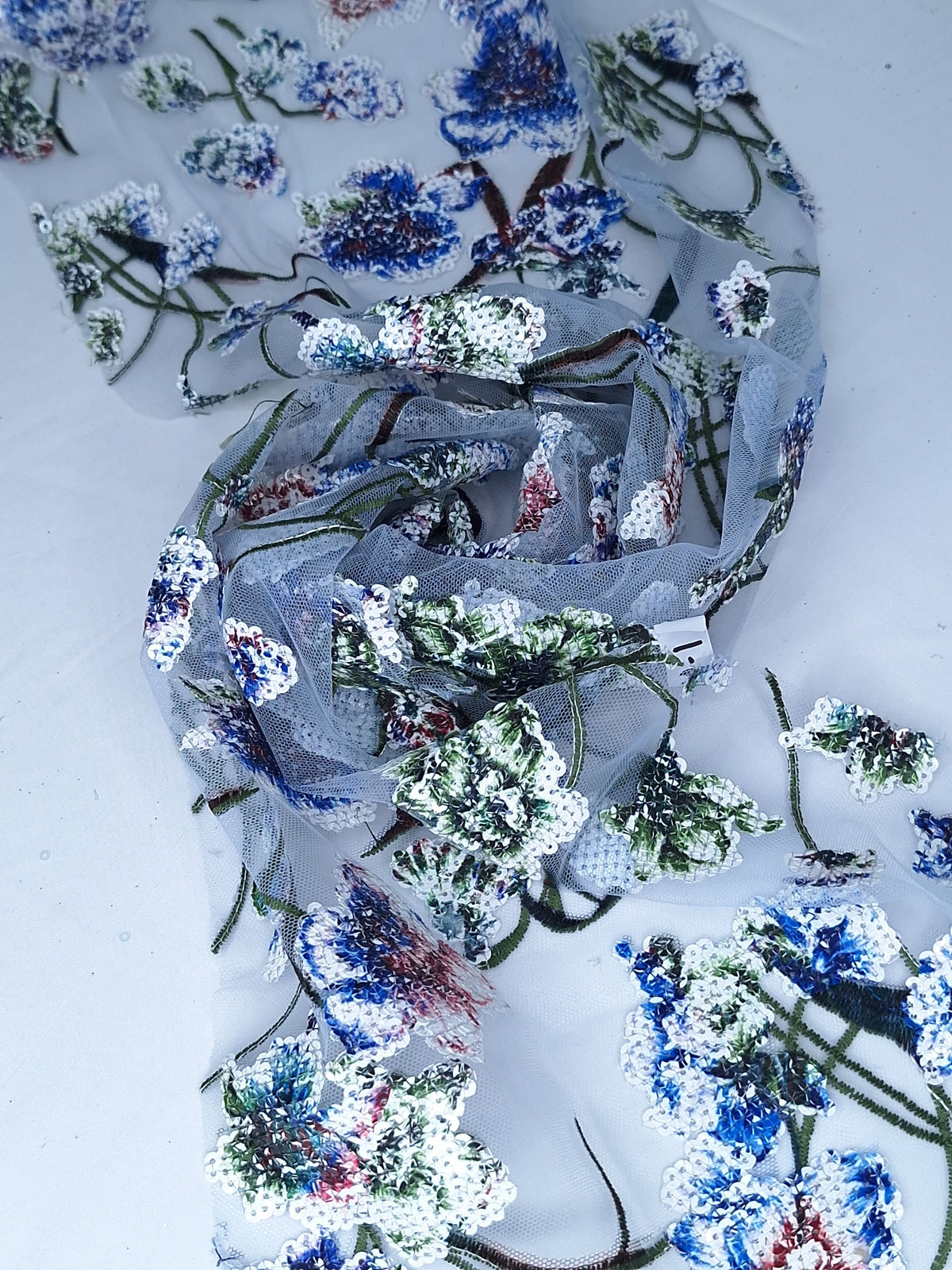 Tul bordado Con Flores de Lentejuela Color Marino A671 — Palacio Glamour