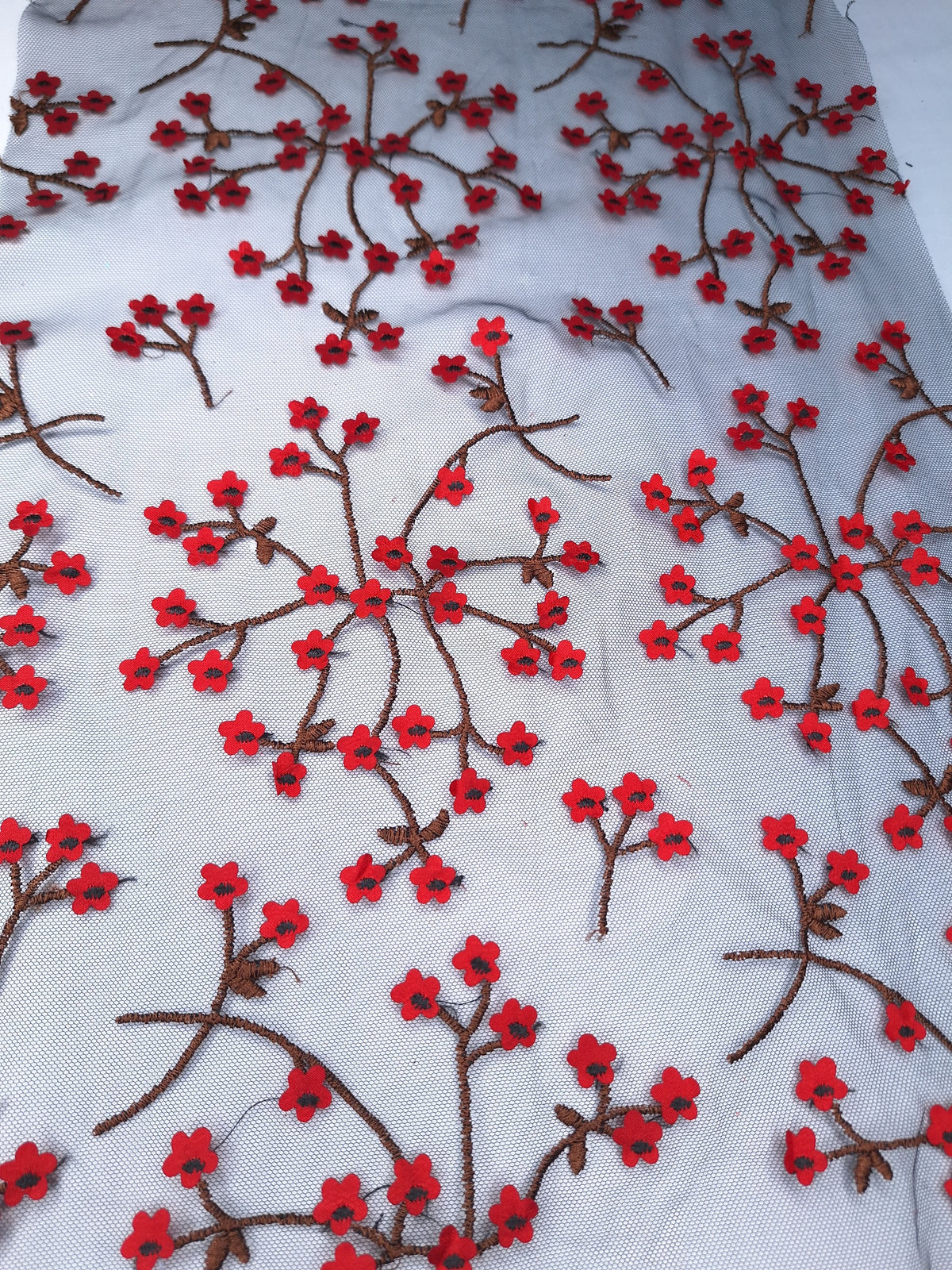 Tul bordado Con Flores 3d Y Ramajes Color Rojo A621 — Palacio Glamour