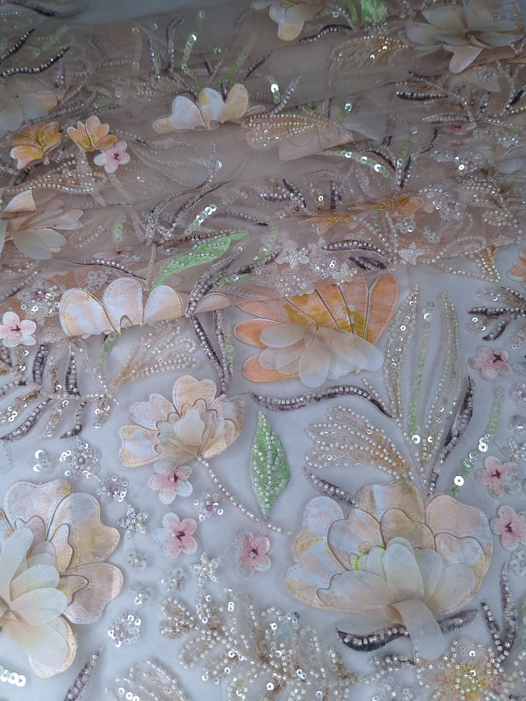 Tul bordado Con Flores 3d, Chaquira y Lentejuela Color Melon H150 — Palacio Glamour