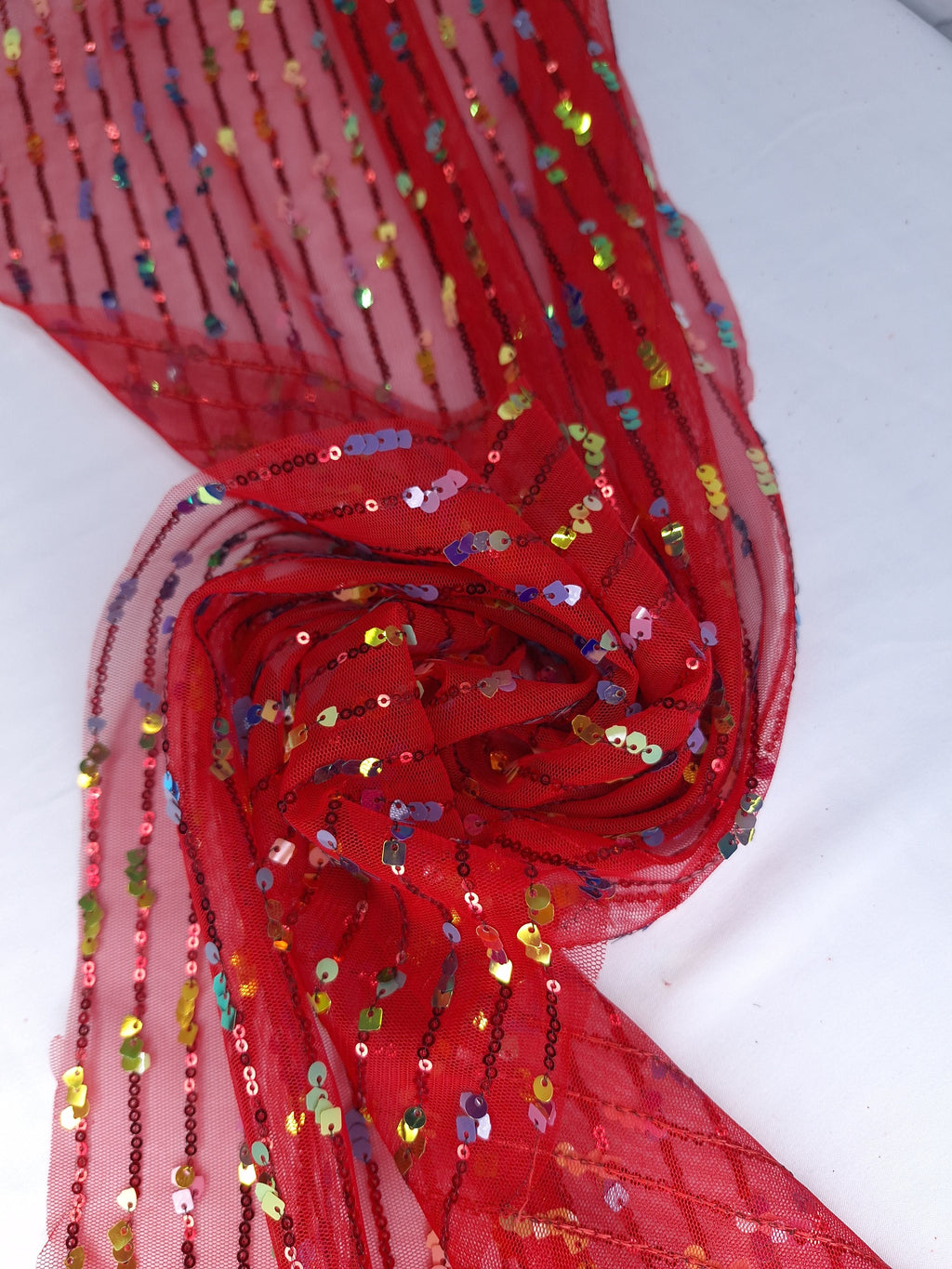 Tul bordado color rojo H077 — Palacio Glamour