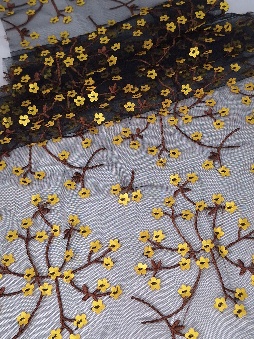 Tul bordado Con Flores 3d Y Ramajes Color Amarillo A621 — Palacio Glamour