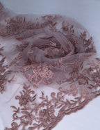 Tul bordado Floral con Orilla Ondulada Color Palo de Rosa A926 — Palacio Glamour