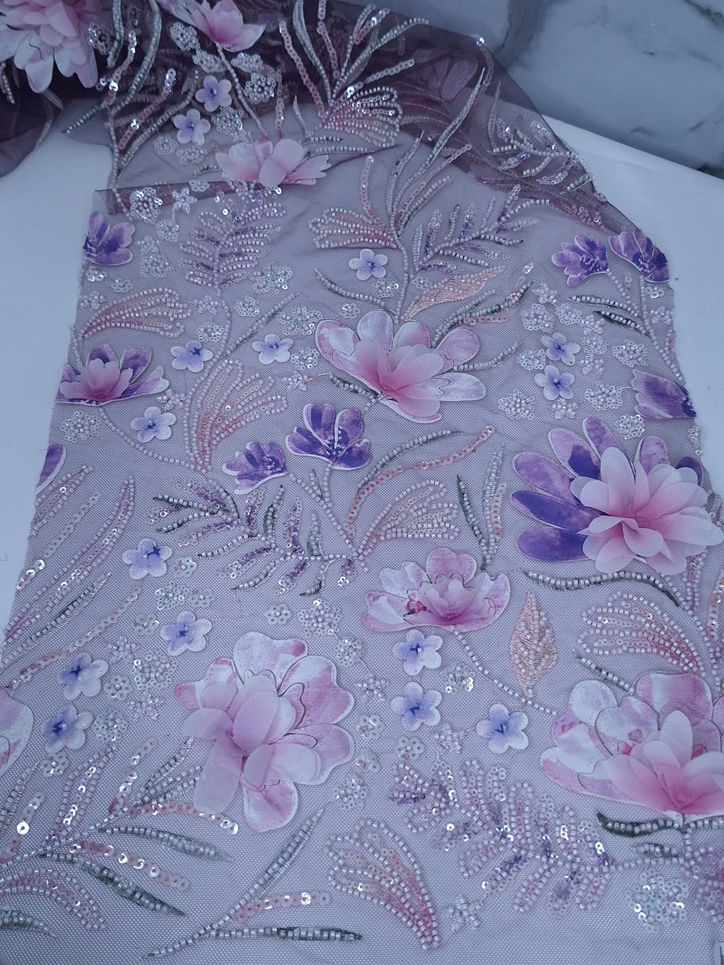 Tul bordado Con Flores 3d, Chaquira y Lentejuela Color Lila Morado H150 — Palacio Glamour