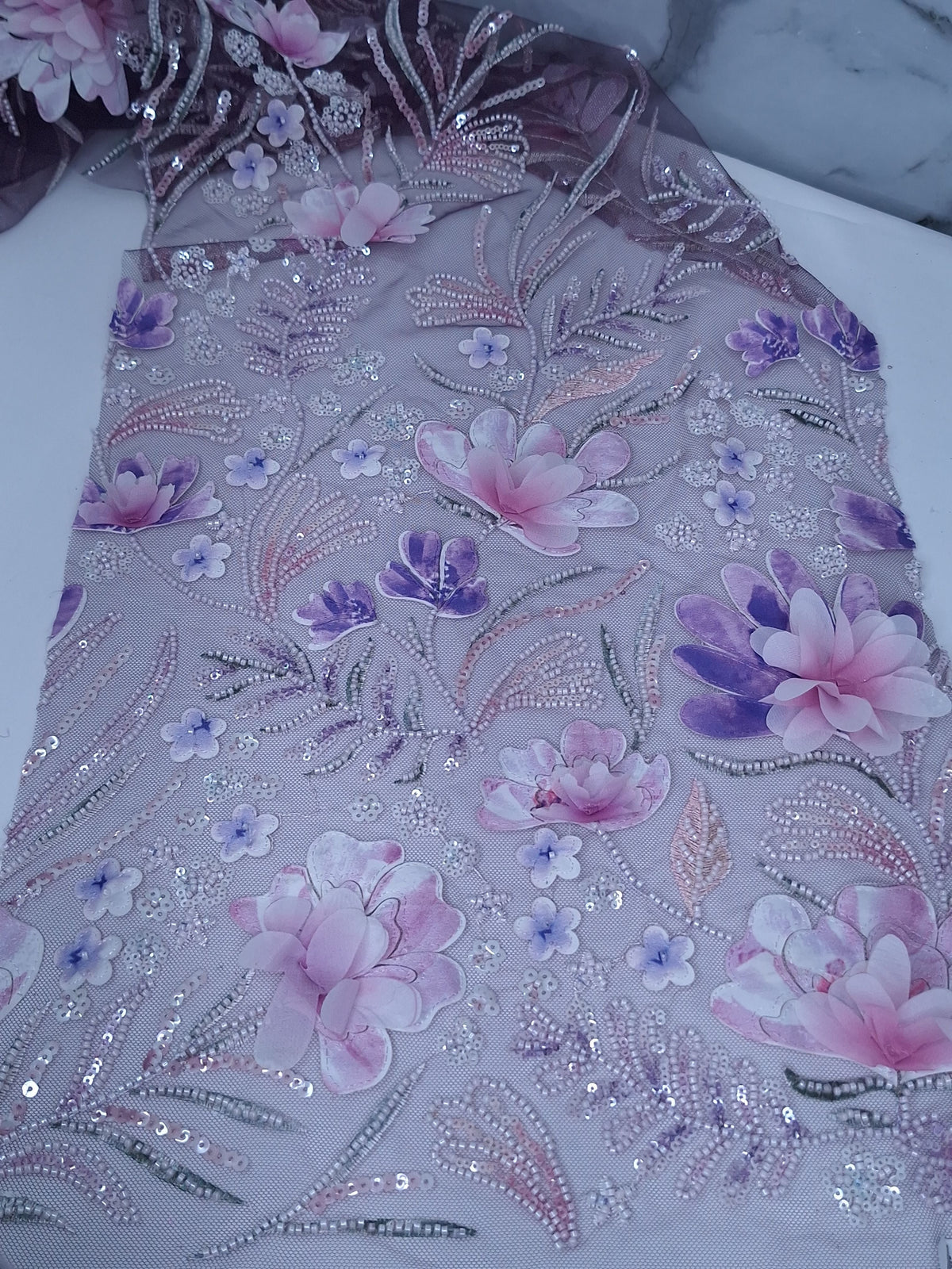 Tul bordado Con Flores 3d, Chaquira y Lentejuela Color Lila Morado H150 — Palacio Glamour