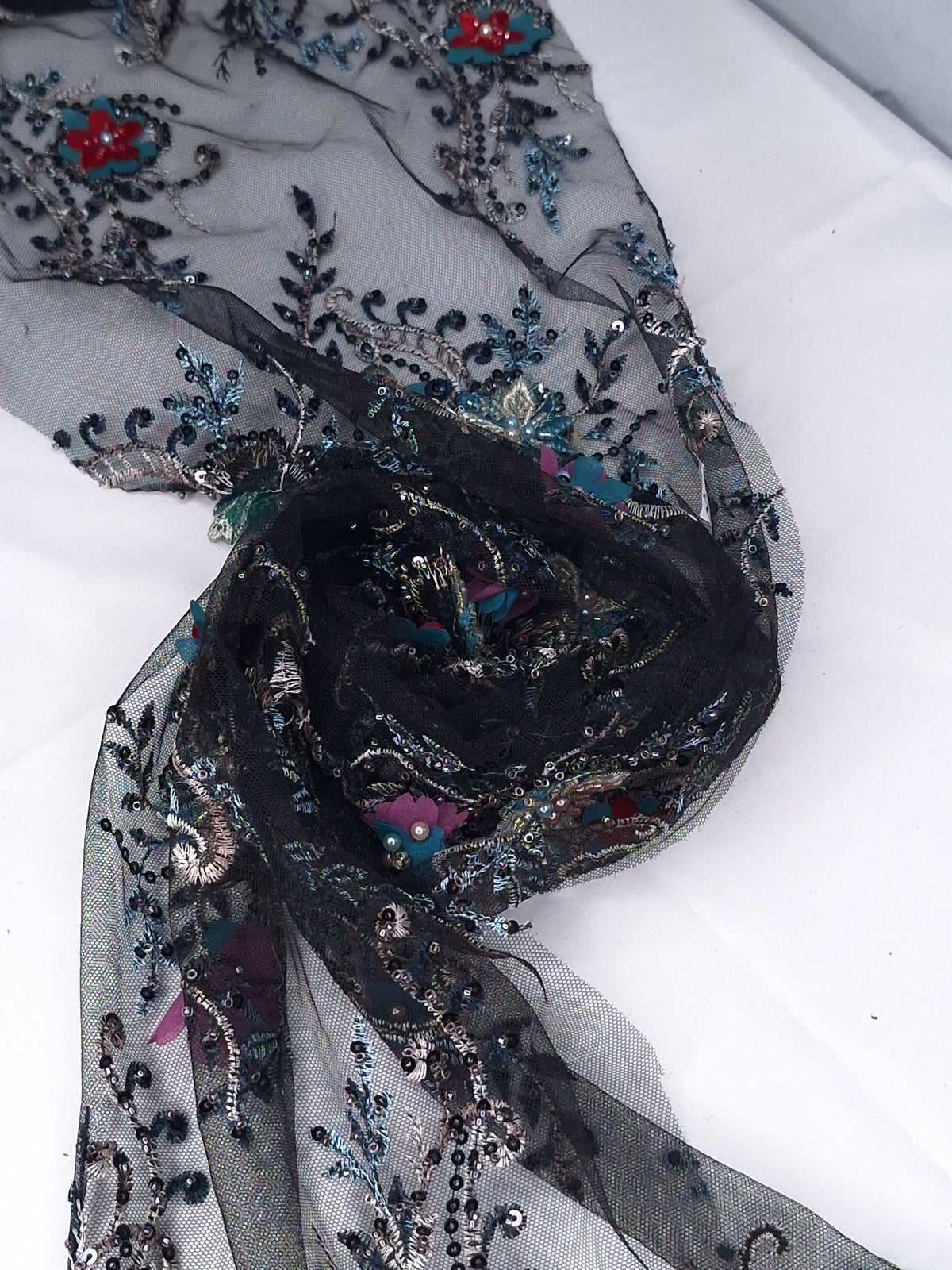 Tul bordado color negro A974 — Palacio Glamour