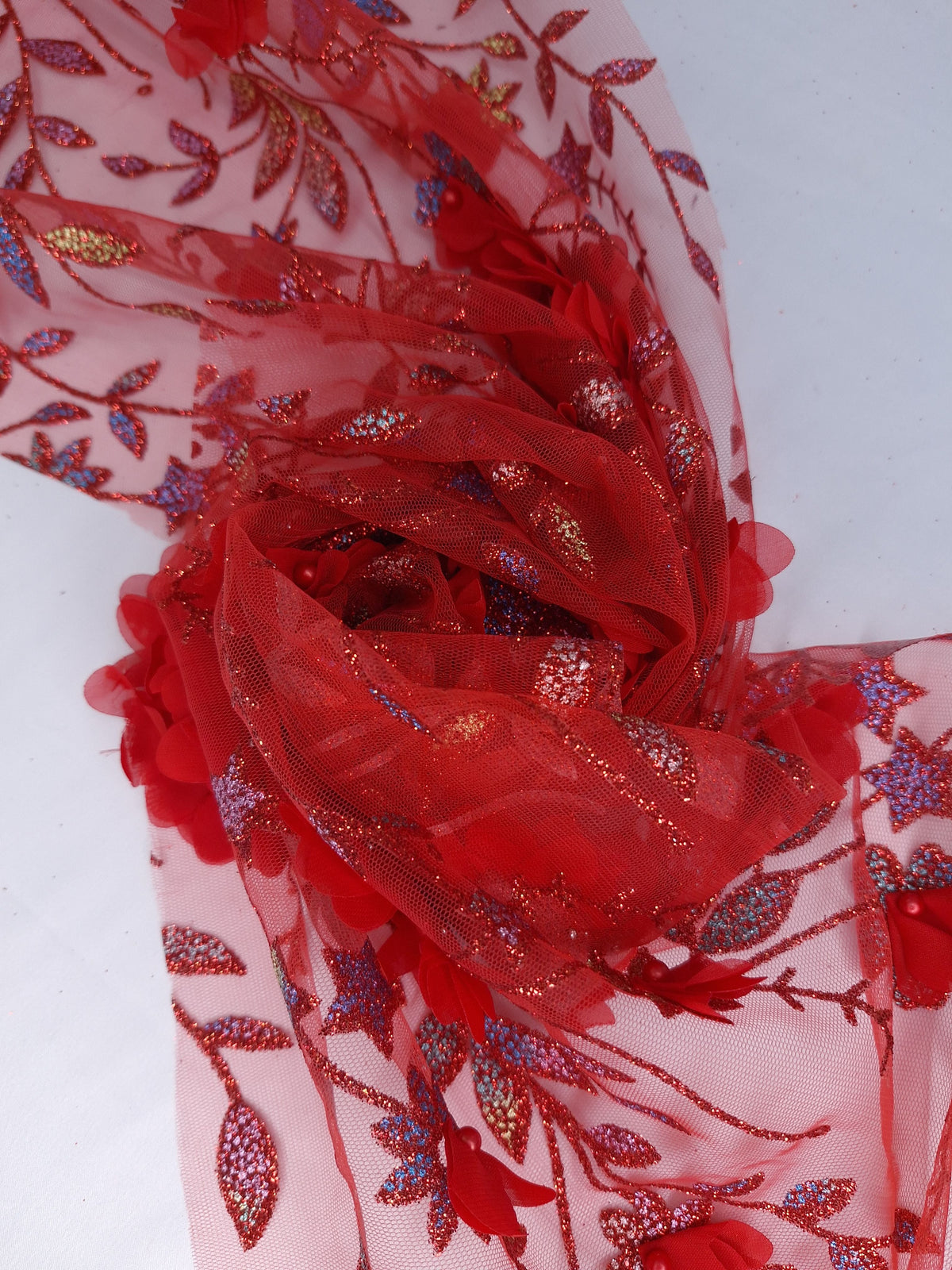 Tul bordado color rojo H142 — Palacio Glamour