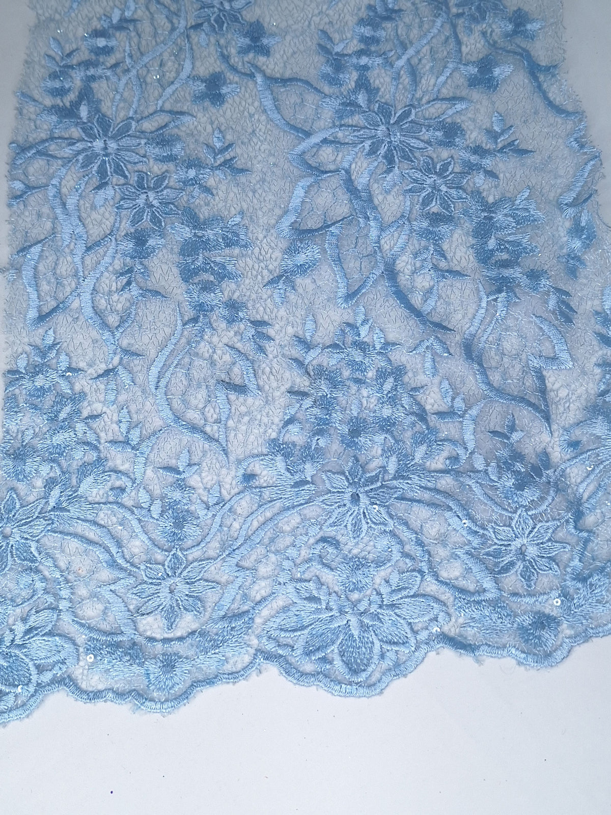 Tul bordado color cielo H038 — Palacio Glamour