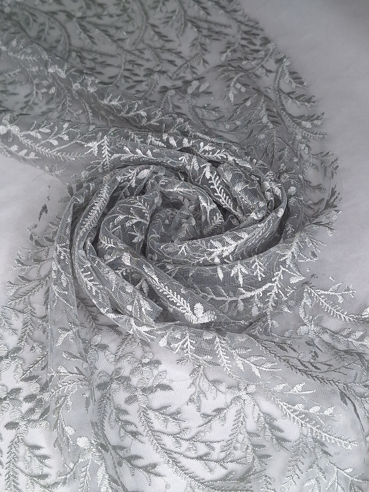 Tul bordado color plata H083 — Palacio Glamour