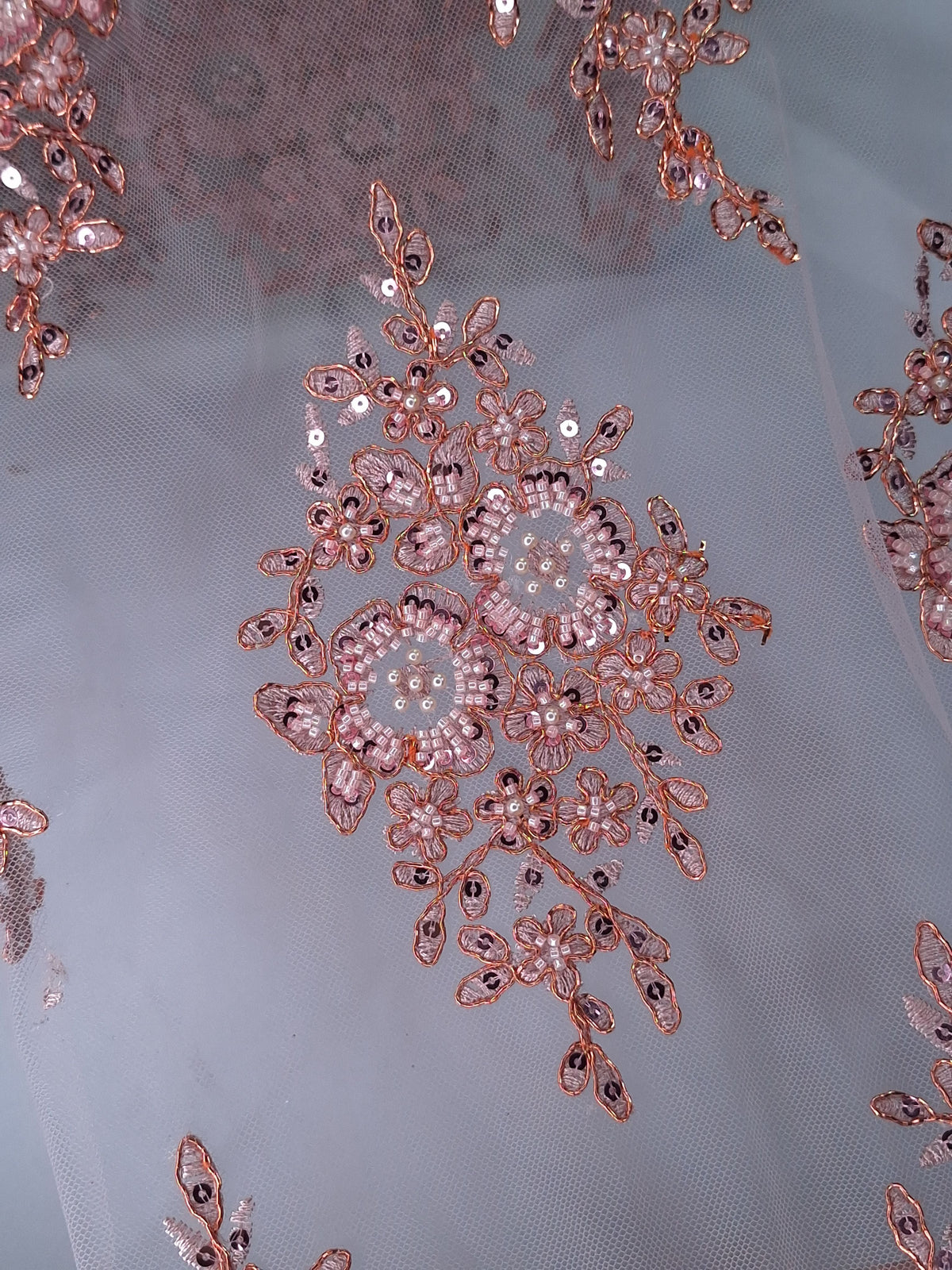 Tul bordado color coral A981 — Palacio Glamour
