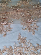 Tul bordado Floral con Orilla Ondulada Color Nude A926 — Palacio Glamour