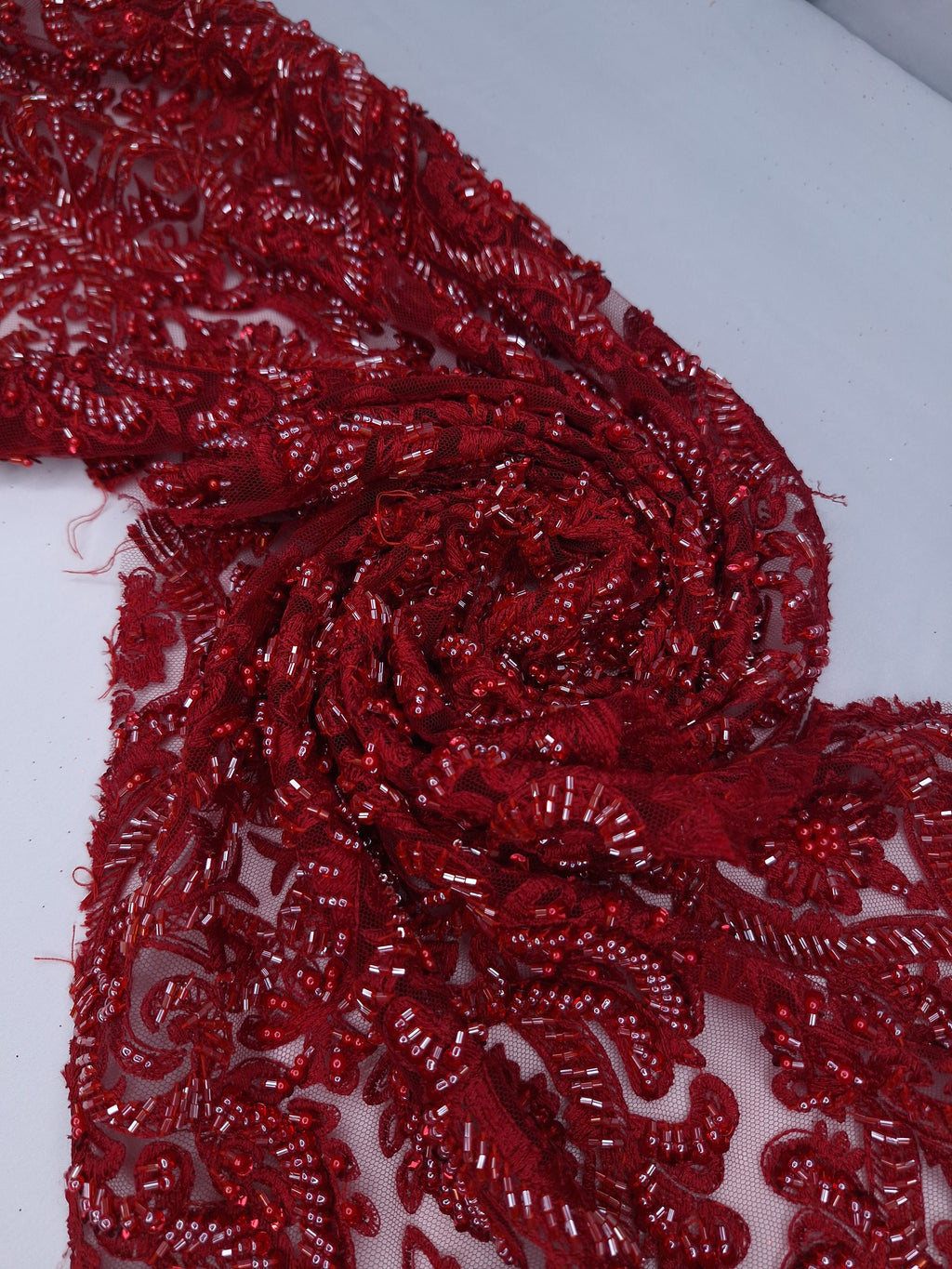 Tul bordado color rojo A864 — Palacio Glamour