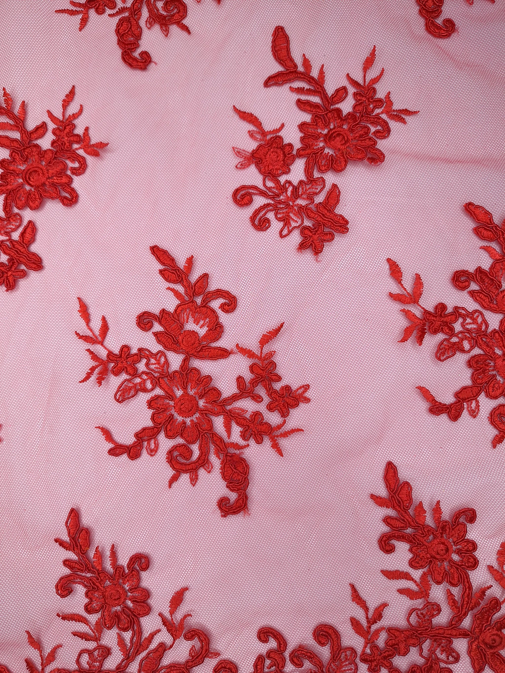Tul bordado Floral con Orilla Ondulada Color Rojo A926 — Palacio Glamour