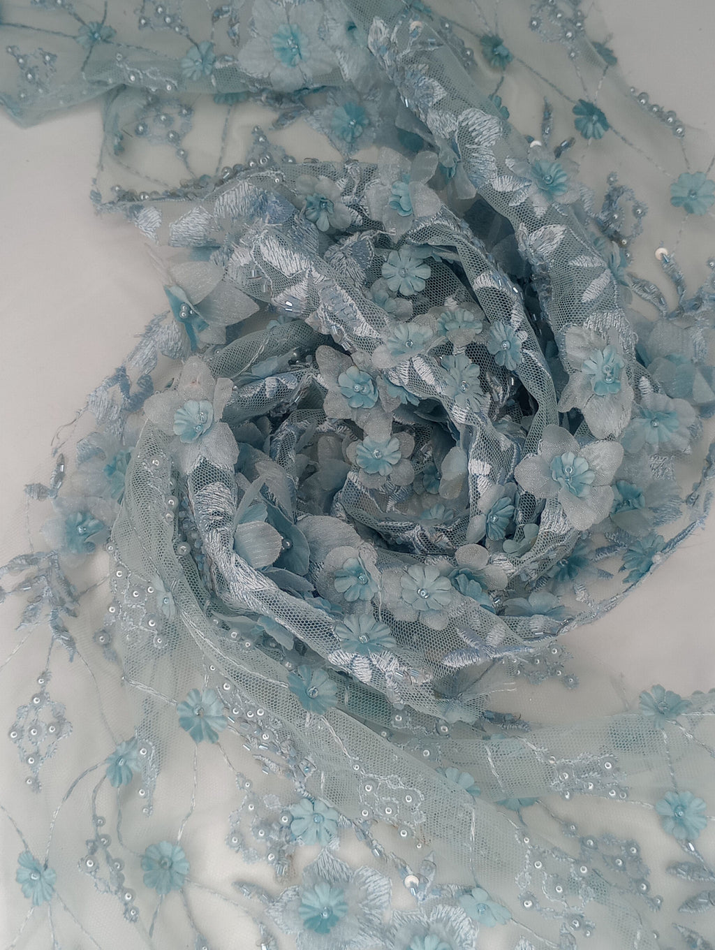 Tul bordado color cielo A862 — Palacio Glamour