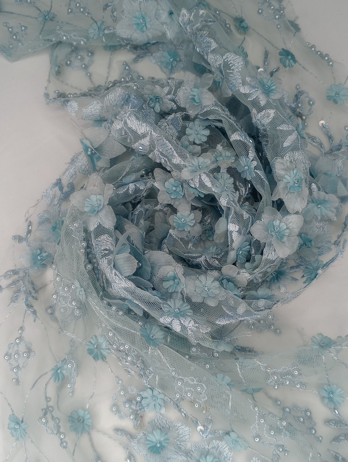 Tul bordado color cielo A862 — Palacio Glamour