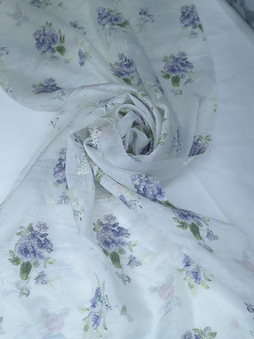 Tul bordado color azul H188 — Palacio Glamour