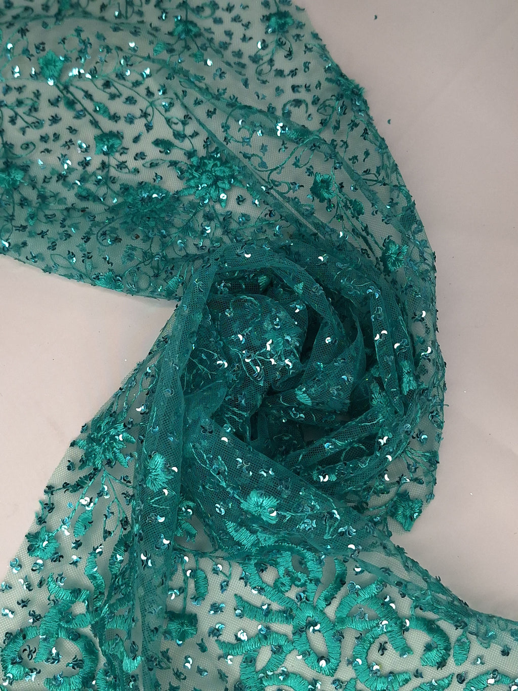 Tul bordado color esmeralda H099 — Palacio Glamour