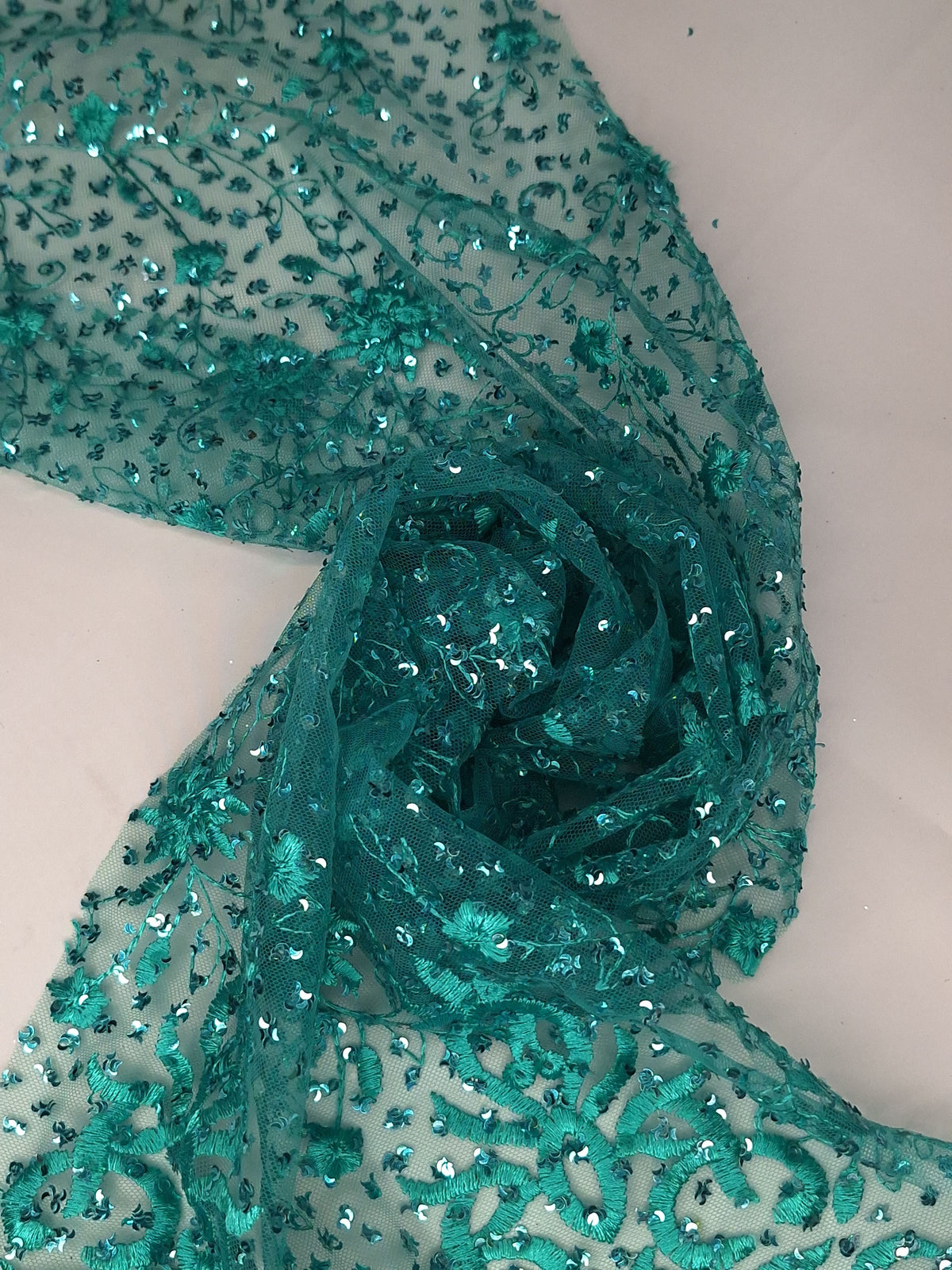 Tul bordado color esmeralda H099 — Palacio Glamour