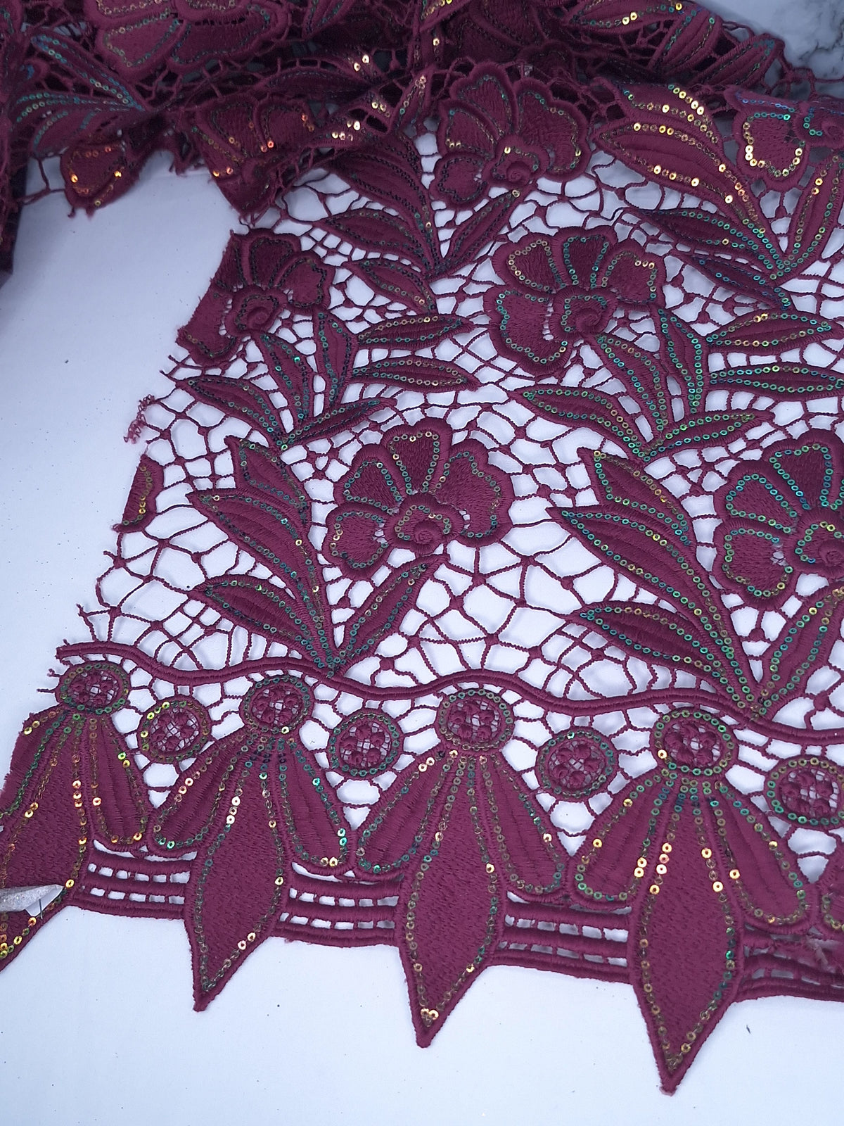 Tul bordado Con Diseño y Lentejuela Color Morado A889 — Palacio Glamour