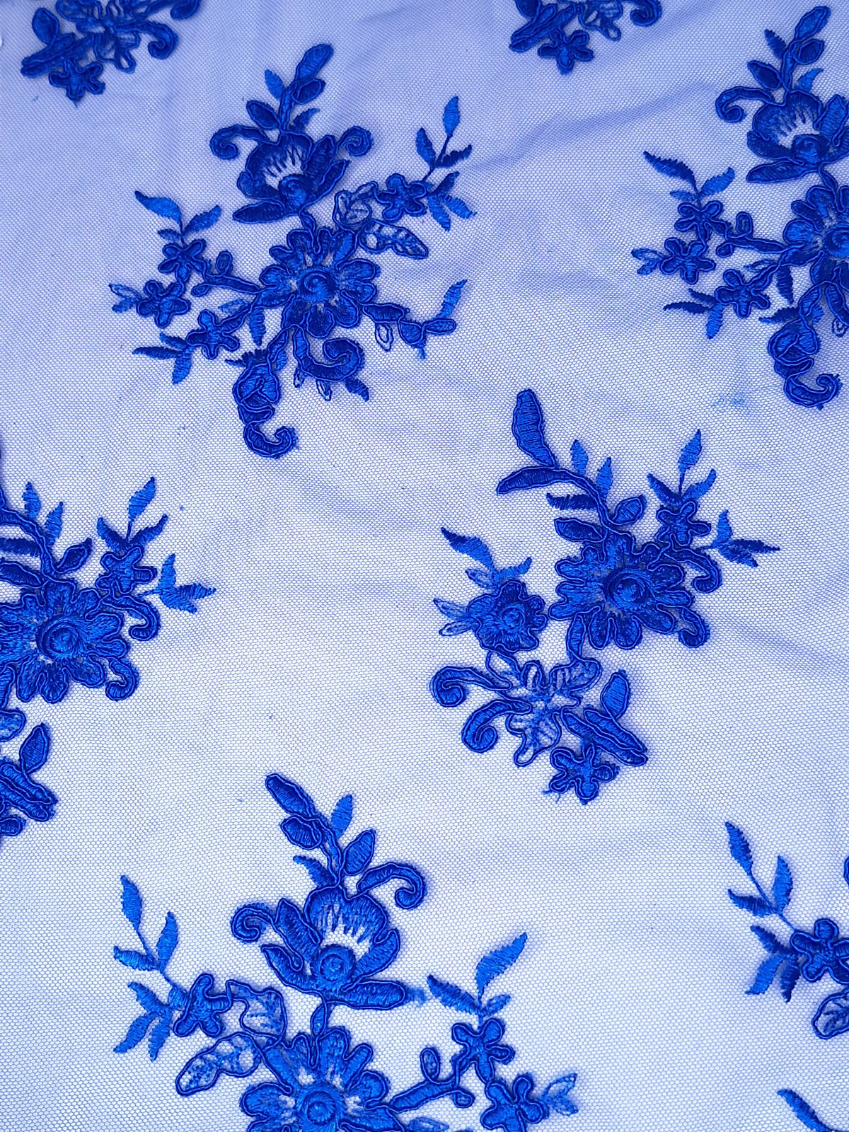 Tul bordado Floral con Orilla Ondulada Color Azul Rey A926 — Palacio Glamour