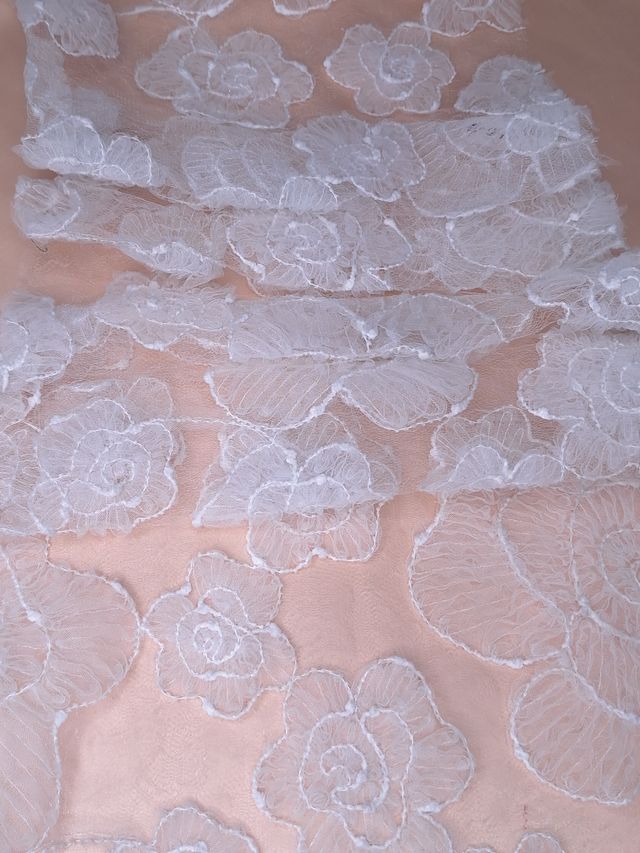 Tul bordado color blanco H042 — Palacio Glamour