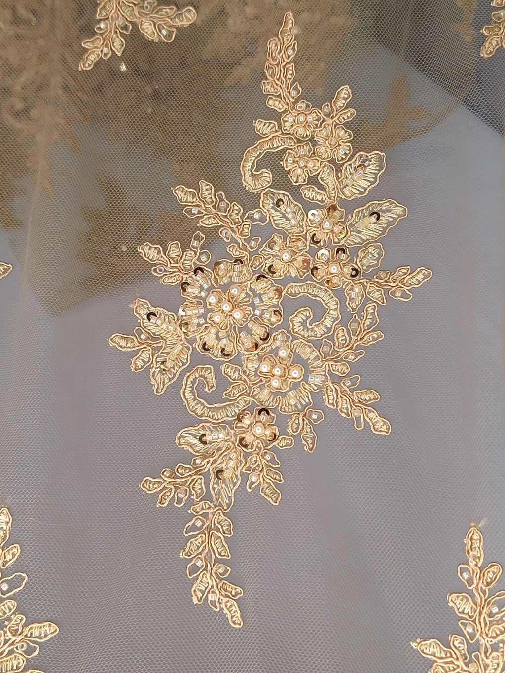 Tul bordado color oro A948 — Palacio Glamour